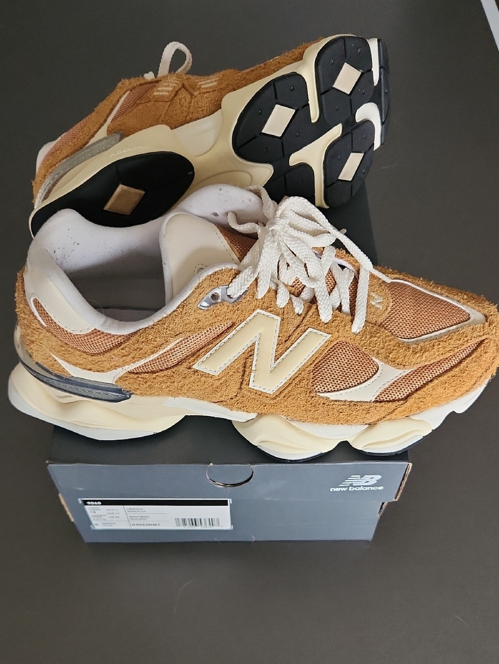 New Balance Mens 9060 Sneakers